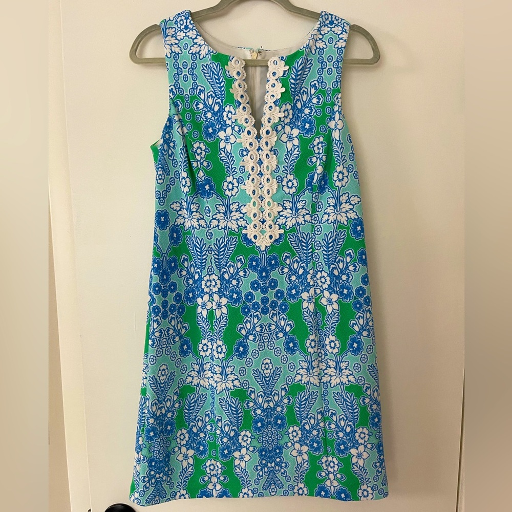 Flower patterned dress, size 6